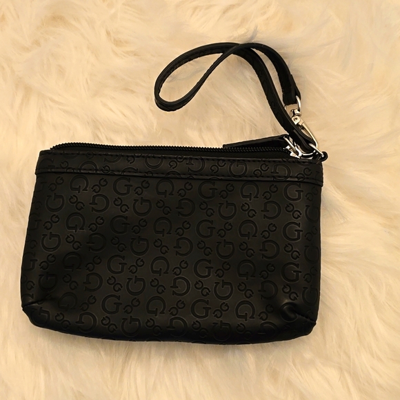 NWOT Guess wristlet - Picture 2 of 4